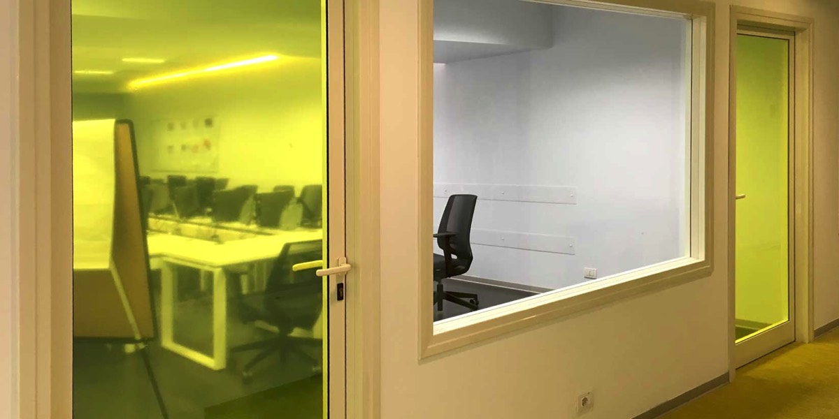 porte-vetrate-colorate-in-giallo